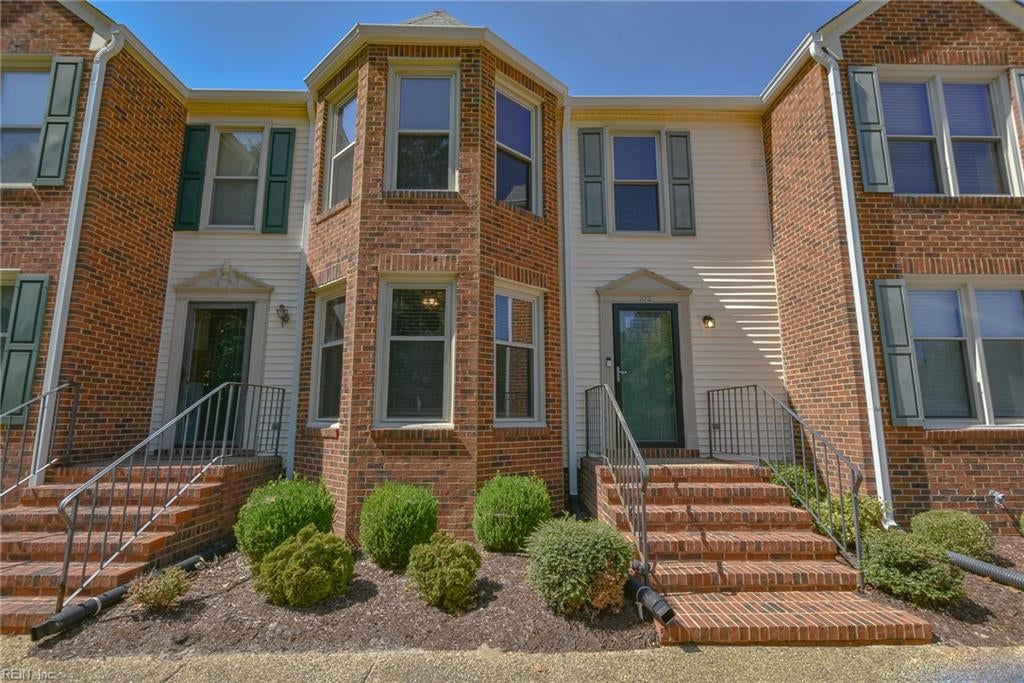 Photo of 102 River Point Drive, Suffolk, VA 23434 (MLS # 10653136)