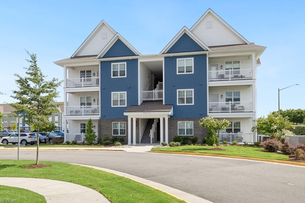 Photo of 1732 Dromolin Drive #304, Virginia Beach, VA 23456 (MLS # 10648495)