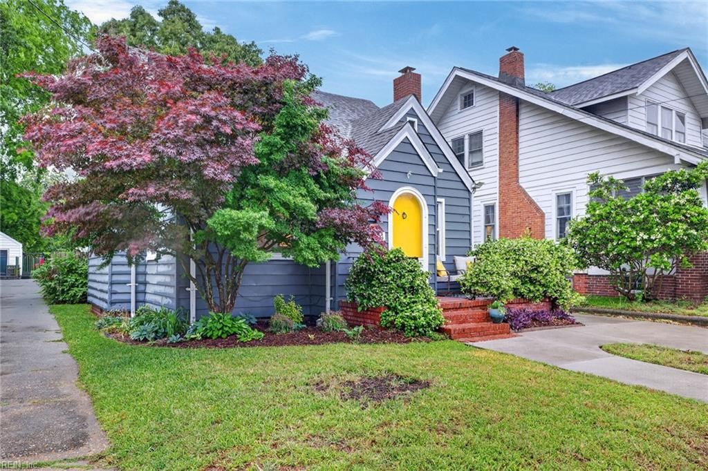 Photo of 434 New York Avenue, Norfolk, VA 23508 (MLS # 10633890)