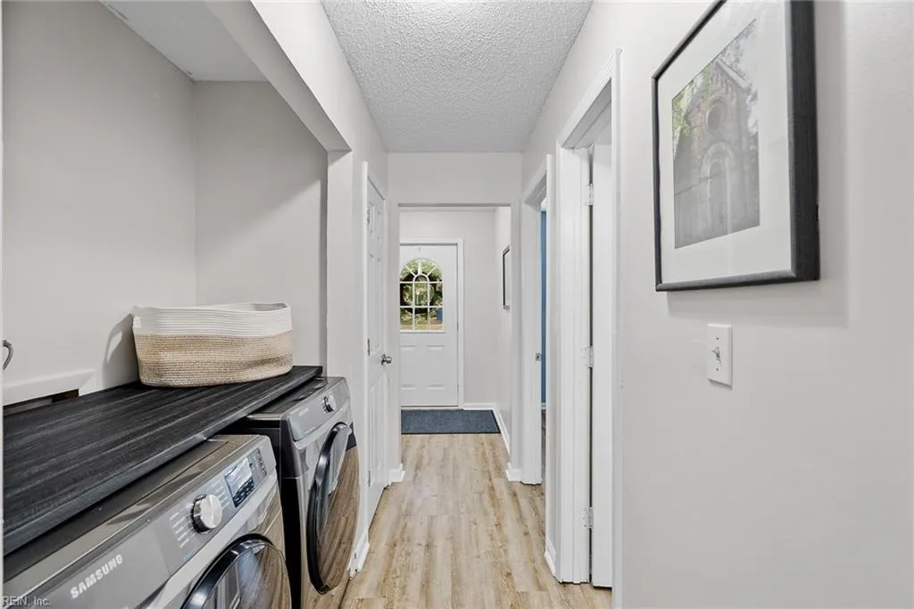 Virginia Beach, Virginia 23464, United States, 3 Bedrooms Bedrooms, ,2 BathroomsBathrooms,Residential,Pending,91106