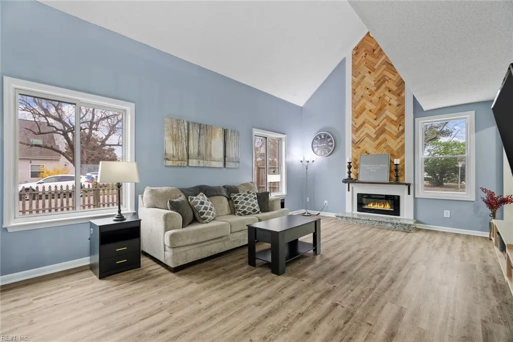 Virginia Beach, Virginia 23464, United States, 3 Bedrooms Bedrooms, ,2 BathroomsBathrooms,Residential,Pending,91106