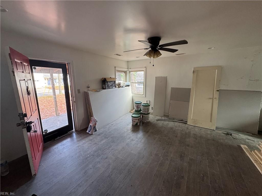 Photo of 403 Draper Drive, Norfolk, VA 23505 (MLS # 10612218)