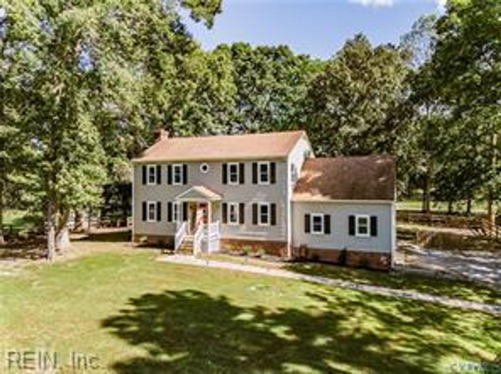 Photo of 7201 N Hairpin Drive, Quinton, VA 23141 (MLS # 10605027)