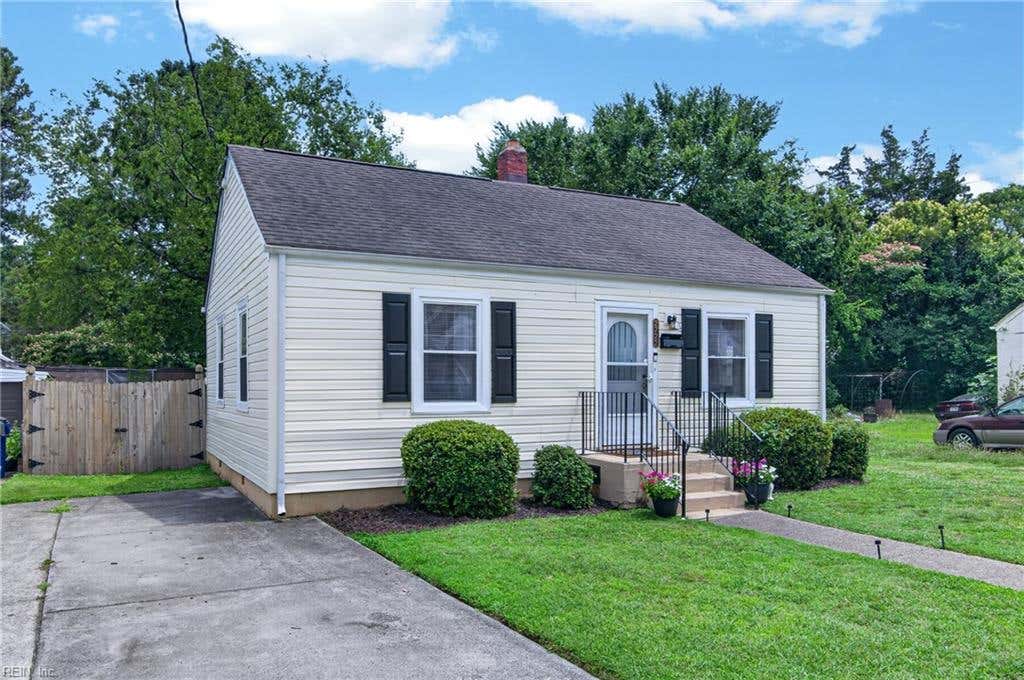 Photo of 2722 Argonne Avenue, Norfolk, VA 23509 (MLS # 10641841)