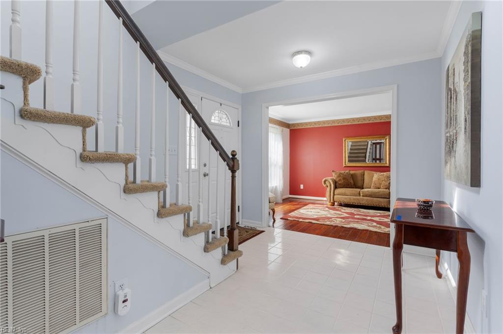 19 Pine Lake CT