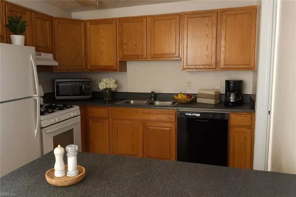 Norfolk, Virginia 23508, United States, 4 Bedrooms Bedrooms, ,1 BathroomBathrooms,Residential,Active,204273