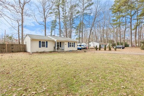 Photo of 8598 Poplar Springs Drive, Gloucester, VA 23061 (MLS # 10620344)