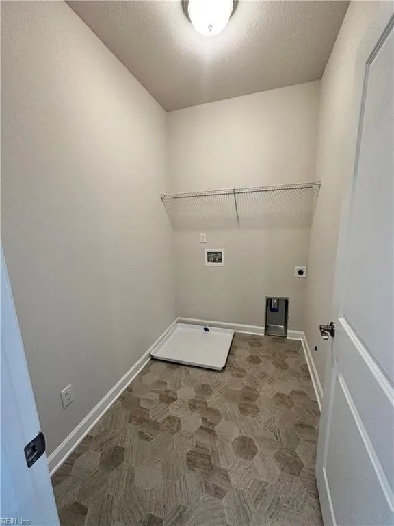 Suffolk, Virginia 23434, United States, 5 Bedrooms Bedrooms, ,3 BathroomsBathrooms,Residential,Active,193682