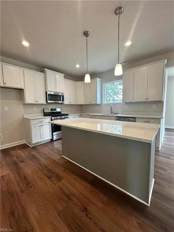 Suffolk, Virginia 23434, United States, 5 Bedrooms Bedrooms, ,3 BathroomsBathrooms,Residential,Active,193682