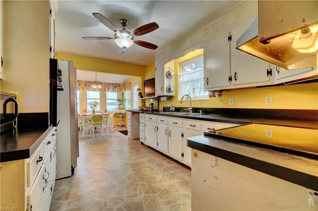 Portsmouth, Virginia 23703, United States, 4 Bedrooms Bedrooms, ,2 BathroomsBathrooms,Residential,Active,212742