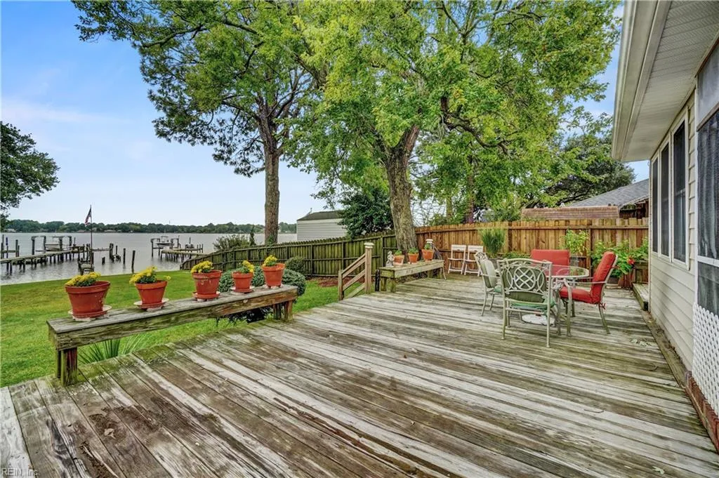 Portsmouth, Virginia 23703, United States, 4 Bedrooms Bedrooms, ,2 BathroomsBathrooms,Residential,Active,212742