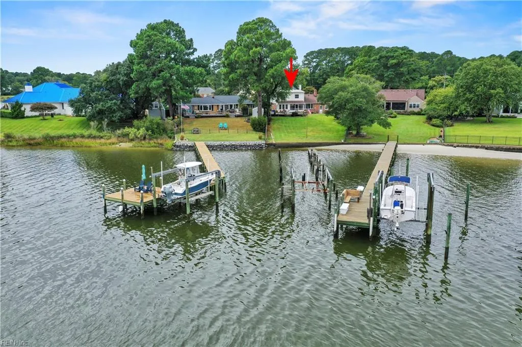 Portsmouth, Virginia 23703, United States, 4 Bedrooms Bedrooms, ,2 BathroomsBathrooms,Residential,Active,212742