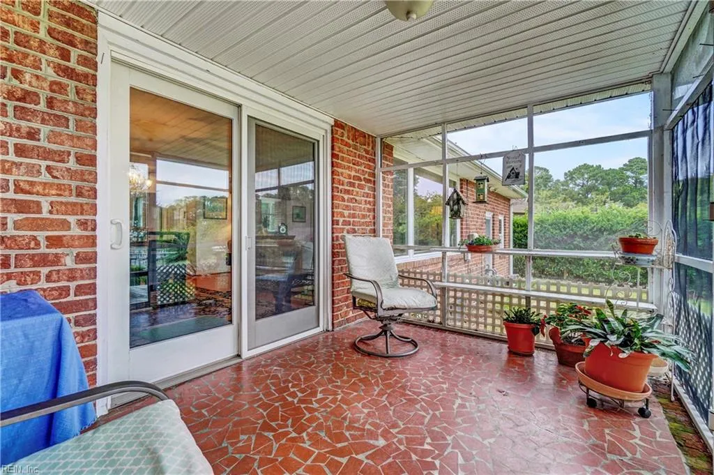 Portsmouth, Virginia 23703, United States, 4 Bedrooms Bedrooms, ,2 BathroomsBathrooms,Residential,Active,212742