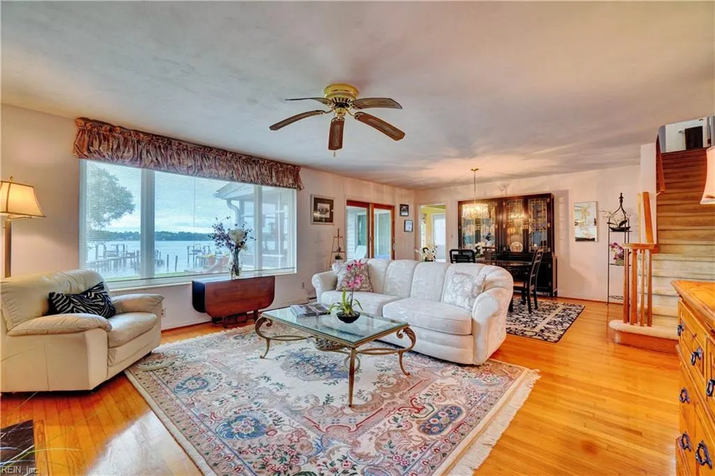 Portsmouth, Virginia 23703, United States, 4 Bedrooms Bedrooms, ,2 BathroomsBathrooms,Residential,Active,212742