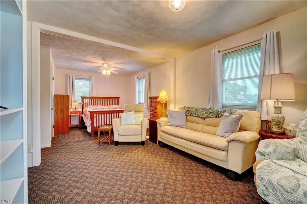 Portsmouth, Virginia 23703, United States, 4 Bedrooms Bedrooms, ,2 BathroomsBathrooms,Residential,Active,212742