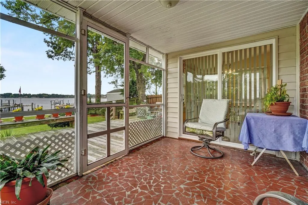 Portsmouth, Virginia 23703, United States, 4 Bedrooms Bedrooms, ,2 BathroomsBathrooms,Residential,Active,212742