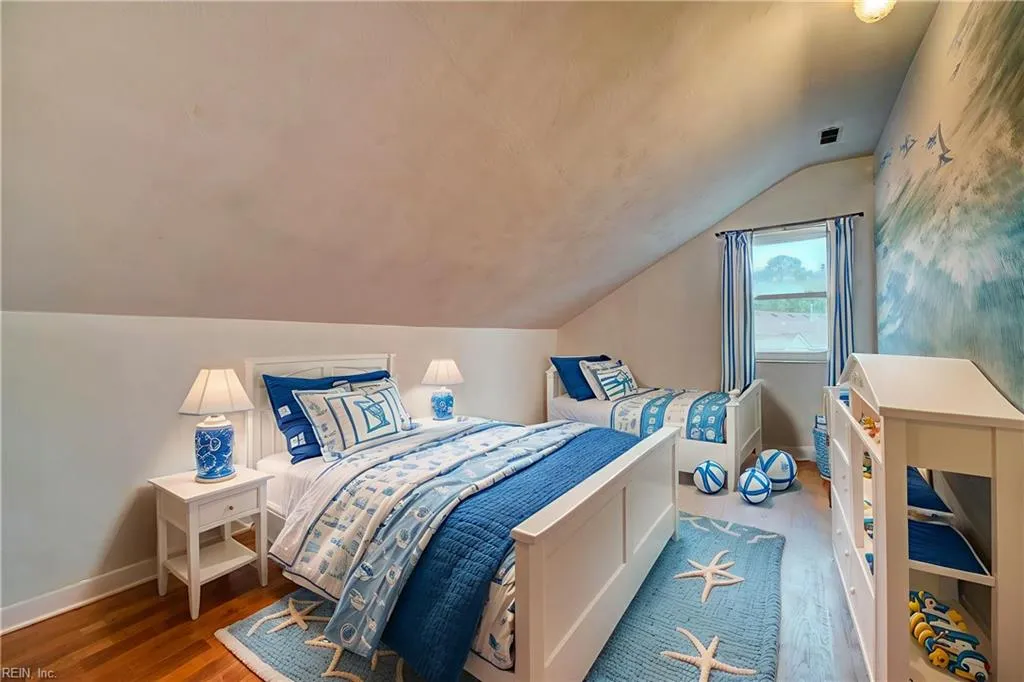 Portsmouth, Virginia 23703, United States, 4 Bedrooms Bedrooms, ,2 BathroomsBathrooms,Residential,Active,212742