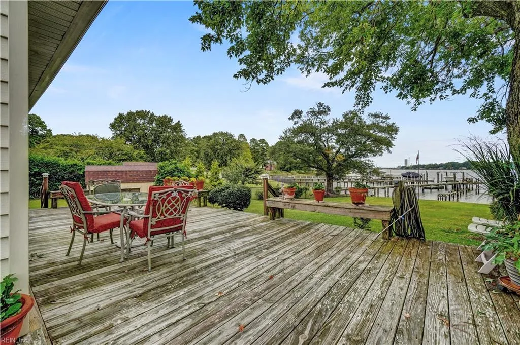 Portsmouth, Virginia 23703, United States, 4 Bedrooms Bedrooms, ,2 BathroomsBathrooms,Residential,Active,212742