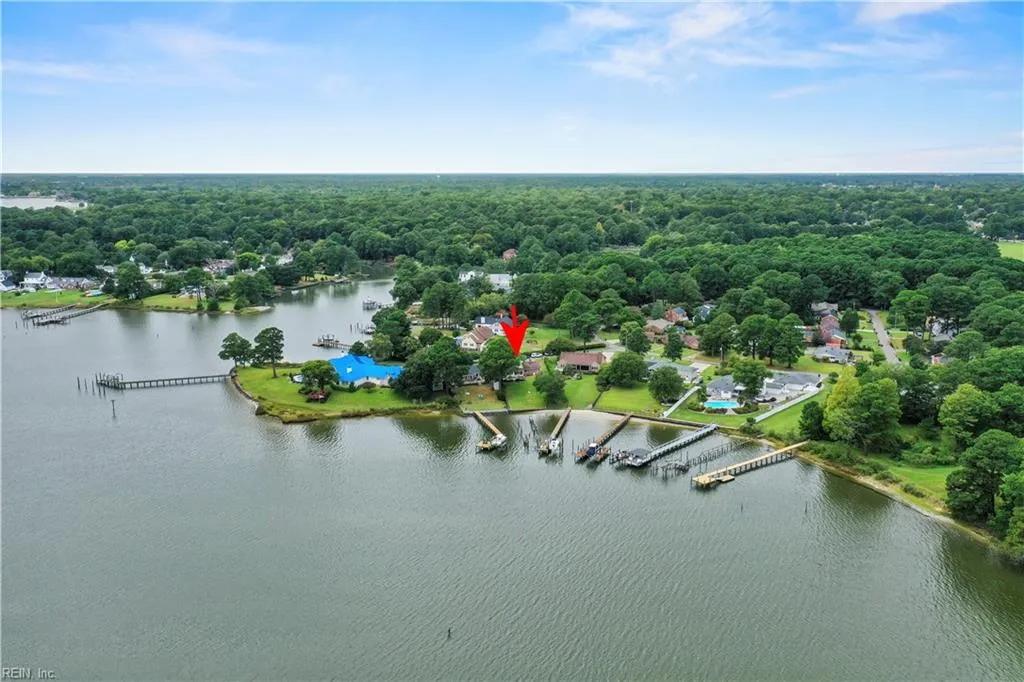 Portsmouth, Virginia 23703, United States, 4 Bedrooms Bedrooms, ,2 BathroomsBathrooms,Residential,Active,212742