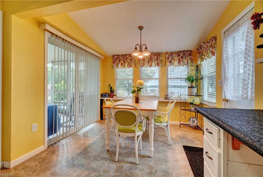 Portsmouth, Virginia 23703, United States, 4 Bedrooms Bedrooms, ,2 BathroomsBathrooms,Residential,Active,212742