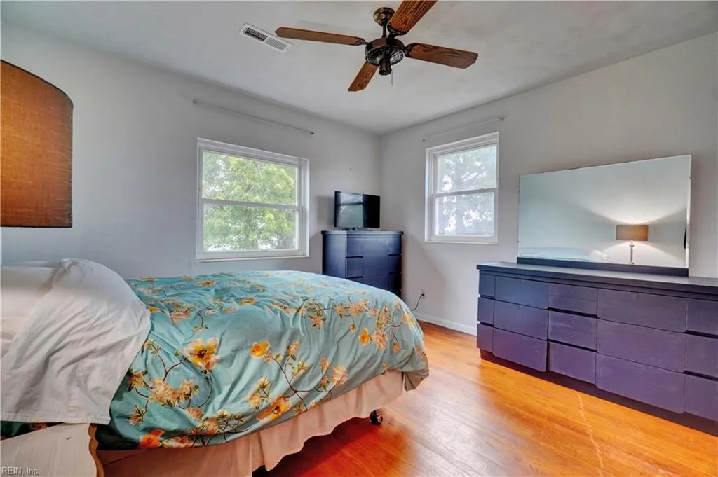 Portsmouth, Virginia 23703, United States, 4 Bedrooms Bedrooms, ,2 BathroomsBathrooms,Residential,Active,212742