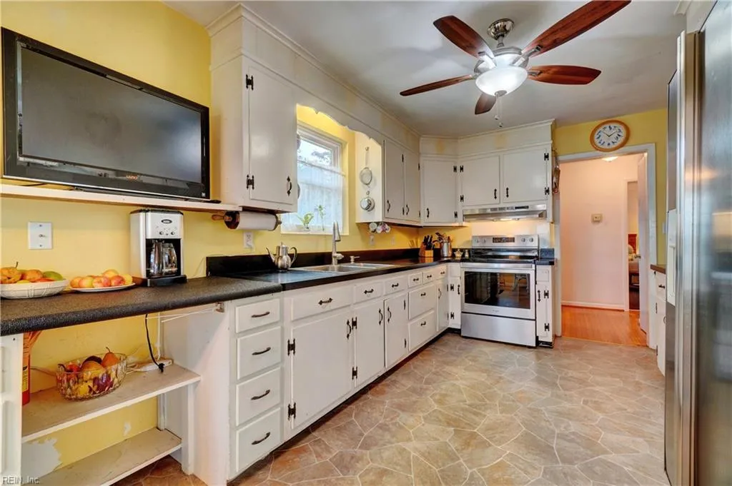 Portsmouth, Virginia 23703, United States, 4 Bedrooms Bedrooms, ,2 BathroomsBathrooms,Residential,Active,212742