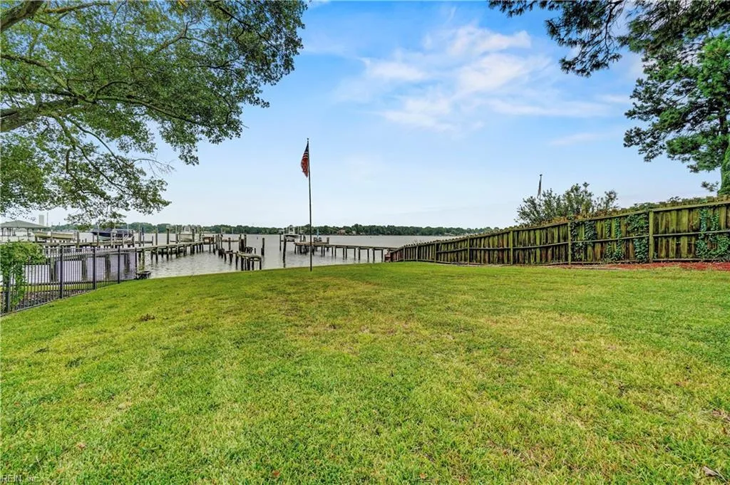 Portsmouth, Virginia 23703, United States, 4 Bedrooms Bedrooms, ,2 BathroomsBathrooms,Residential,Active,212742