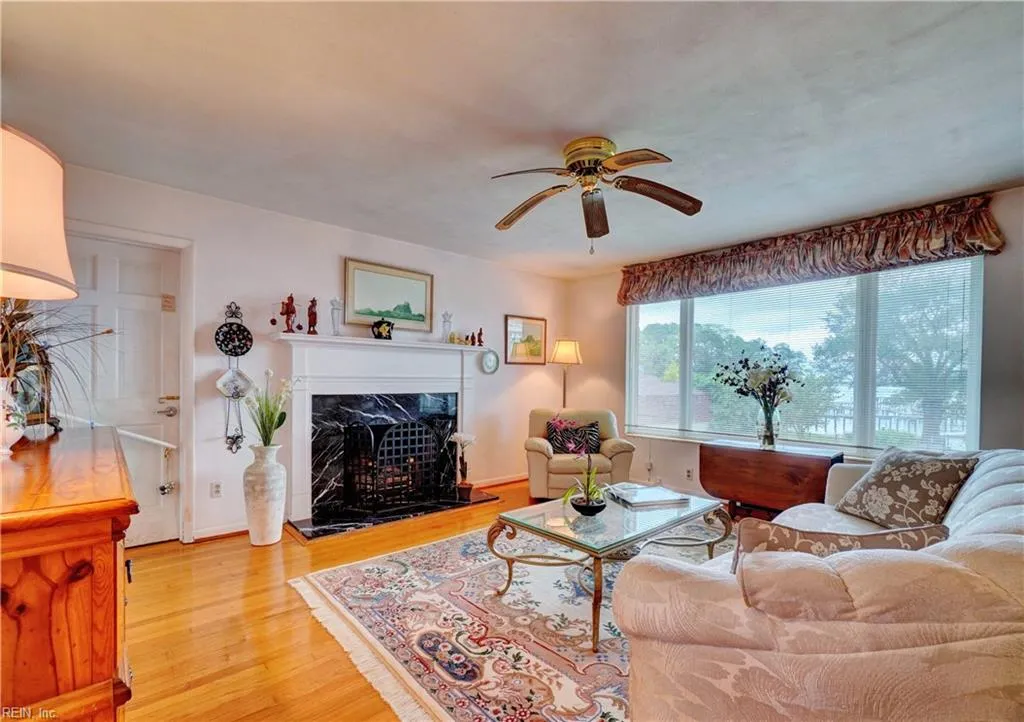 Portsmouth, Virginia 23703, United States, 4 Bedrooms Bedrooms, ,2 BathroomsBathrooms,Residential,Active,212742