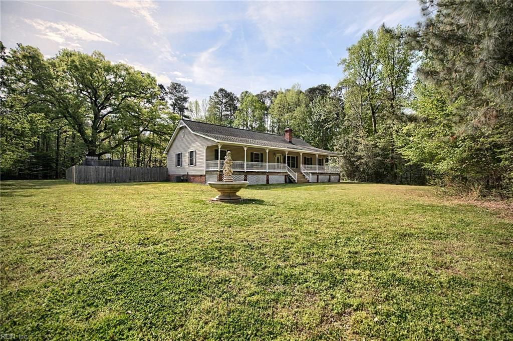 Photo of 12127 Elizabeth Curtis Lane, Gloucester, VA 23061 (MLS # 10629872)