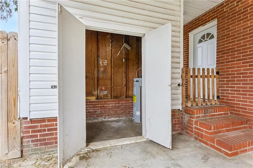 Hampton, Virginia 23666, United States, 3 Bedrooms Bedrooms, ,1 BathroomBathrooms,Residential,Active,189401