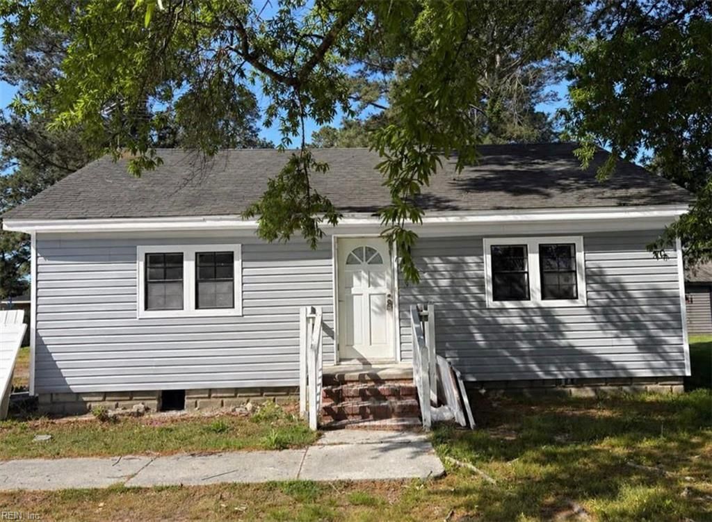 Photo of 135 Whaley Street, Suffolk, VA 23438 (MLS # 10633963)