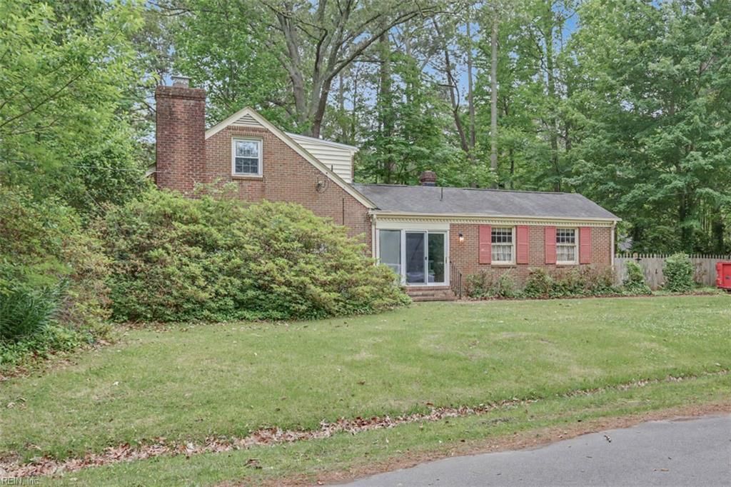 Photo of 616 E Lynn Shores Circle, Virginia Beach, VA 23452 (MLS # 10634487)