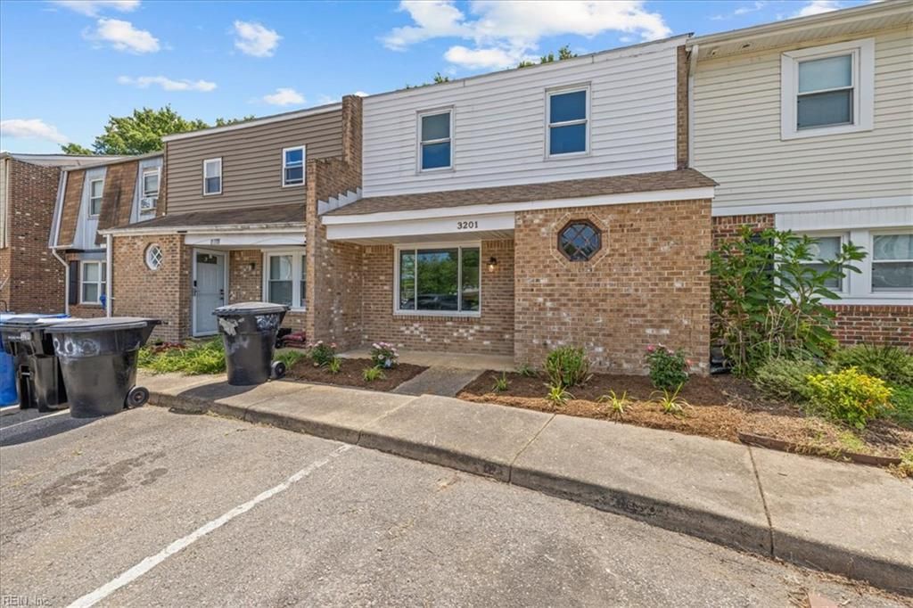 Photo of 3201 Chesterton Court, Virginia Beach, VA 23453 (MLS # 10634034)