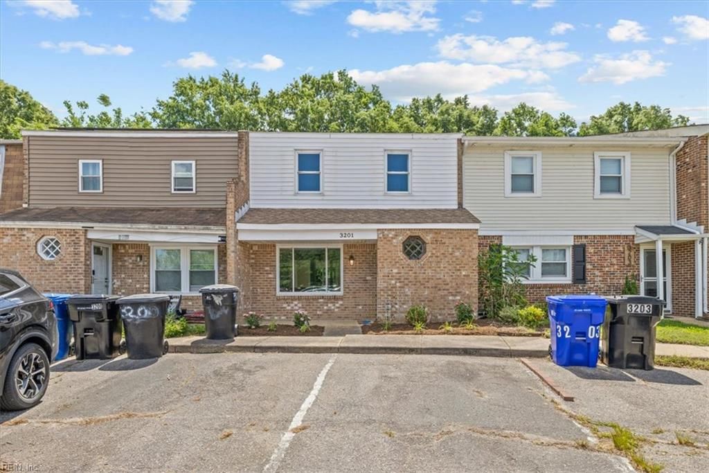 Photo of 3201 Chesterton Court, Virginia Beach, VA 23453 (MLS # 10634034)