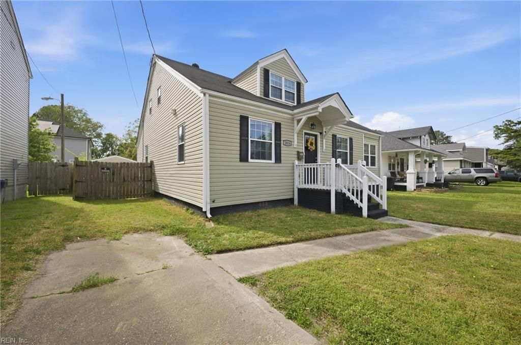 Photo of 2016 Evergreen Place, Portsmouth, VA 23704 (MLS # 10629677)