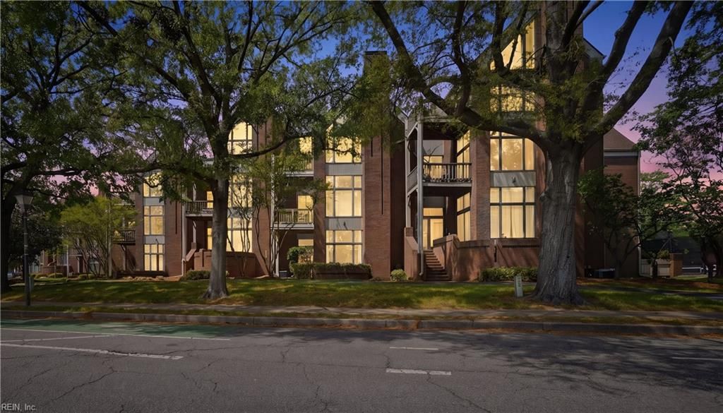 Photo of 696 Mowbray Arch #930, Norfolk, VA 23507 (MLS # 10629667)