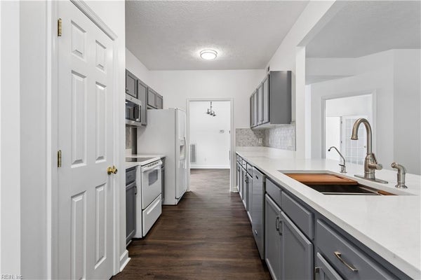 125 BRIGHTWOOD TER, YORKTOWN, VA 23690 - Image 7bc47fcdb19ef9fe8bbdfc2ac06ffc52/3875443429