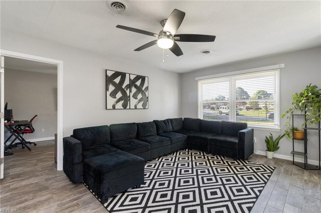 212 Cortland LN