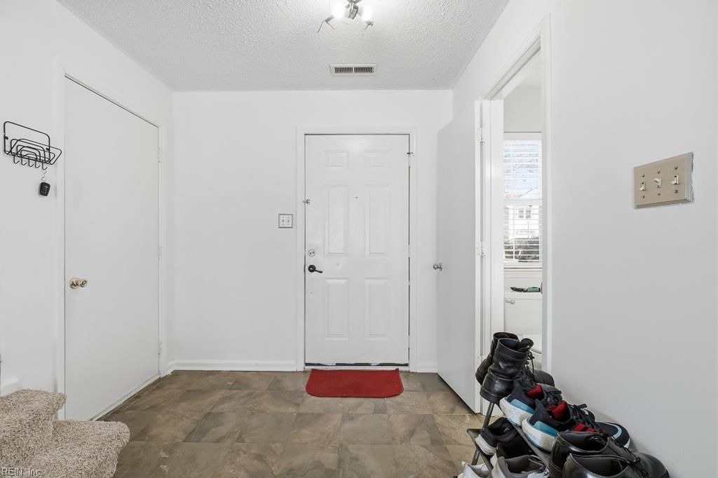 Photo of 5217 Heathglen Circle, Virginia Beach, VA 23456 (MLS # 10608470)