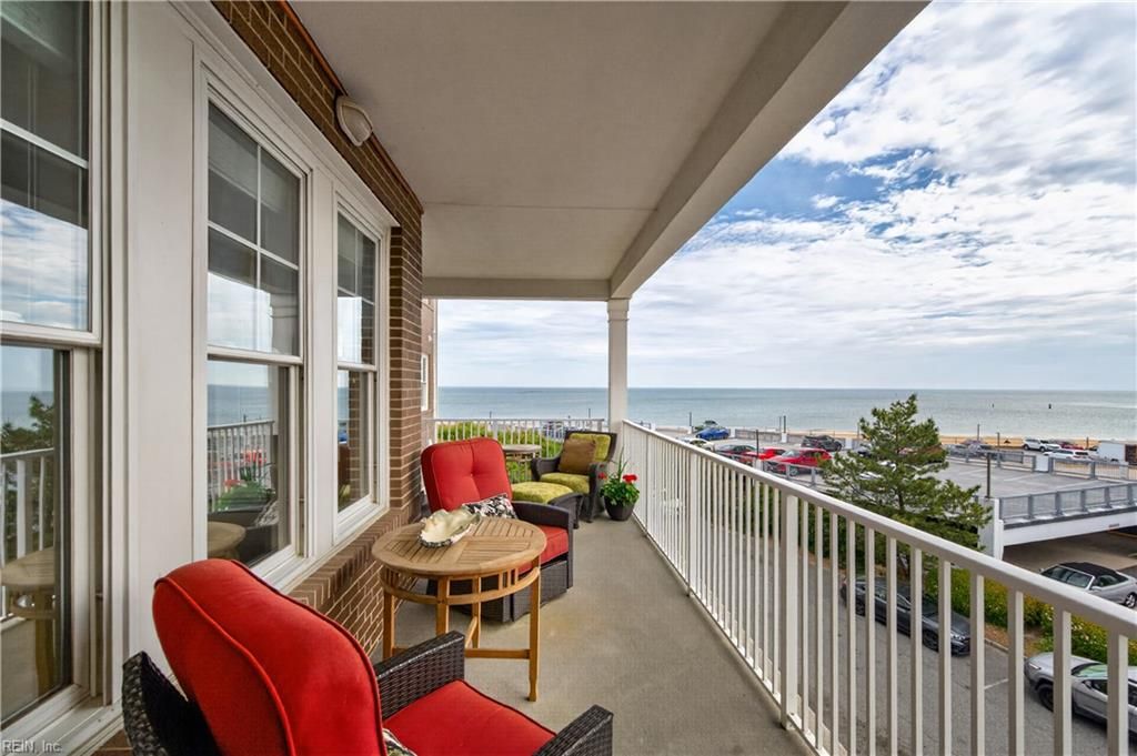 Photo of 3800 Dupont Circle #302, Virginia Beach, VA 23455 (MLS # 10630235)