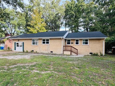 Photo of 22 Green Court, Newport News, VA 23601 (MLS # 10605651)