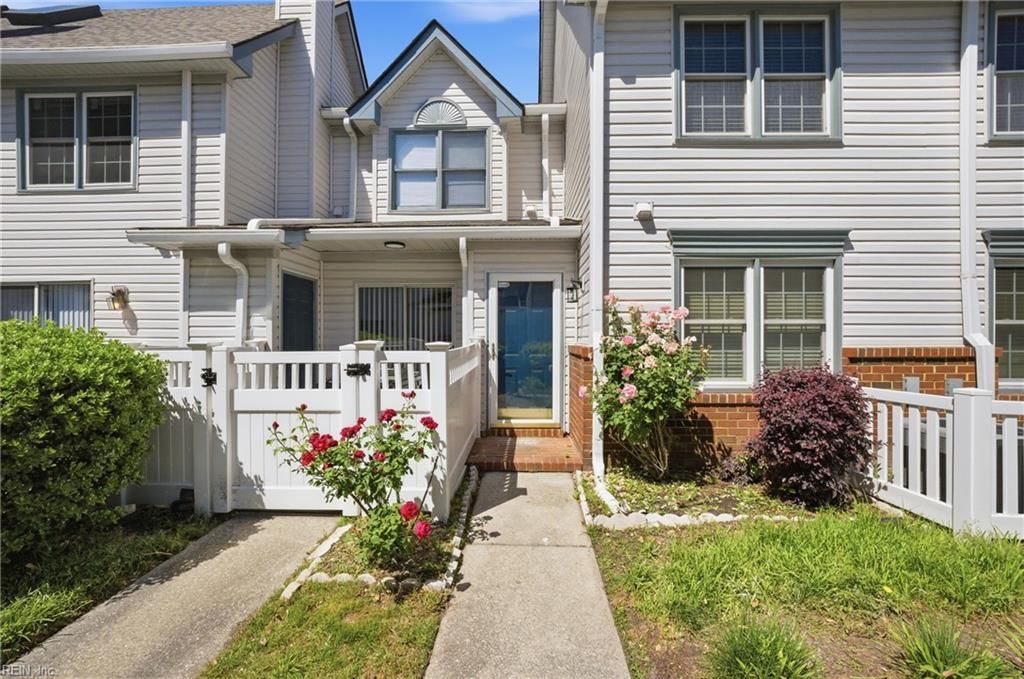 Photo of 27 Tamarisk Quay #D, Hampton, VA 23666 (MLS # 10632092)