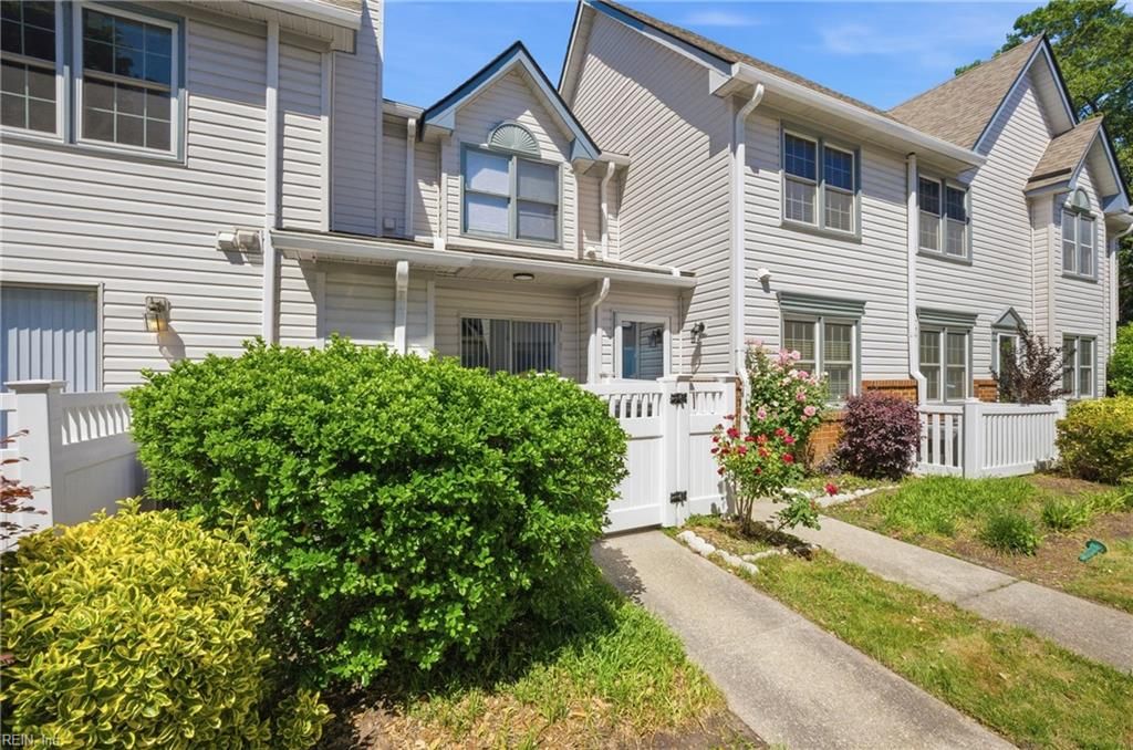 Photo of 27 Tamarisk Quay #D, Hampton, VA 23666 (MLS # 10632092)