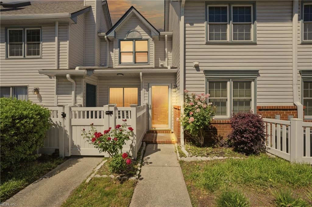 Photo of 27 Tamarisk Quay #D, Hampton, VA 23666 (MLS # 10632092)