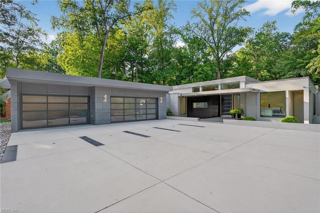 Photo of 132 Jeffersons Hundred, Williamsburg, VA 23185 (MLS # 10622620)