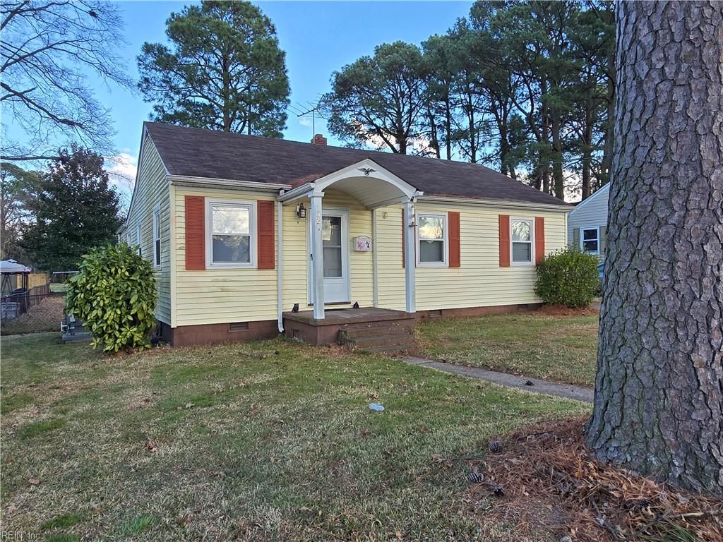 Photo of 521 Hamilton Avenue, Portsmouth, VA 23707 (MLS # 10615934)