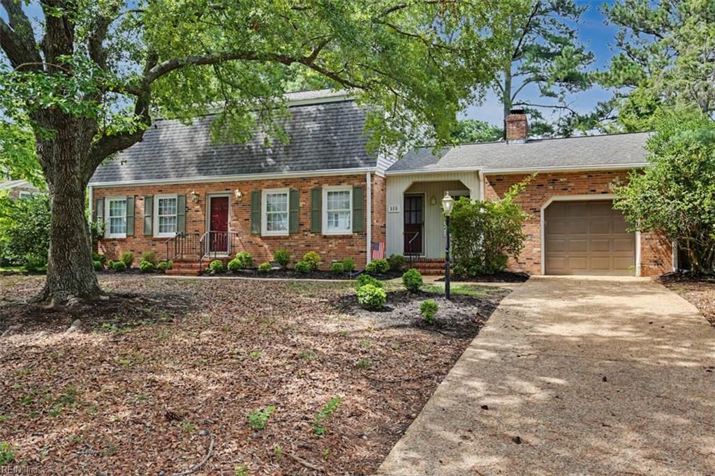 Photo of 323 Williamsburg Court, Newport News, VA 23606 (MLS # 10644006)