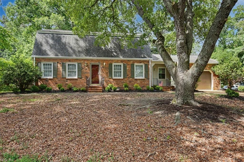 Photo of 323 Williamsburg Court, Newport News, VA 23606 (MLS # 10644006)