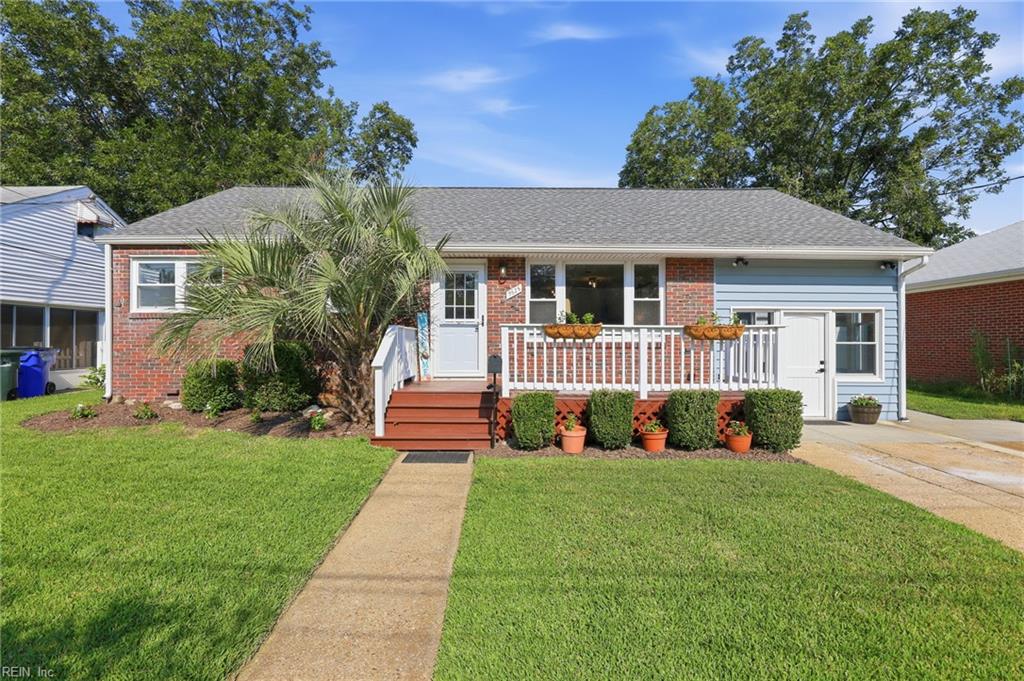 Photo of 9525 Willow Terrace, Norfolk, VA 23503 (MLS # 10652162)
