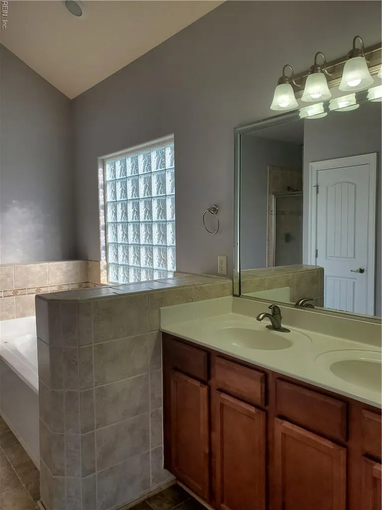 Chesapeake, Virginia 23323, United States, 4 Bedrooms Bedrooms, ,3 BathroomsBathrooms,Residential,Active,233181